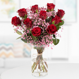 10 rote Rosen (40cm) mit rosa Schleierkraut zum Valentinstag 