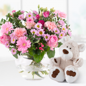 Blumenstrauß + Teddybär zur Geburt eines Mädchens