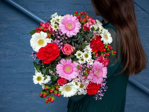 Blumenstrauß als Muttertagsgeschenk liefern lassen