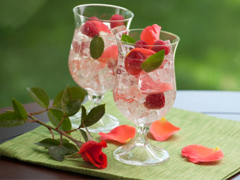 Drei Rezepte für sommerliche Cocktails mit Blumen